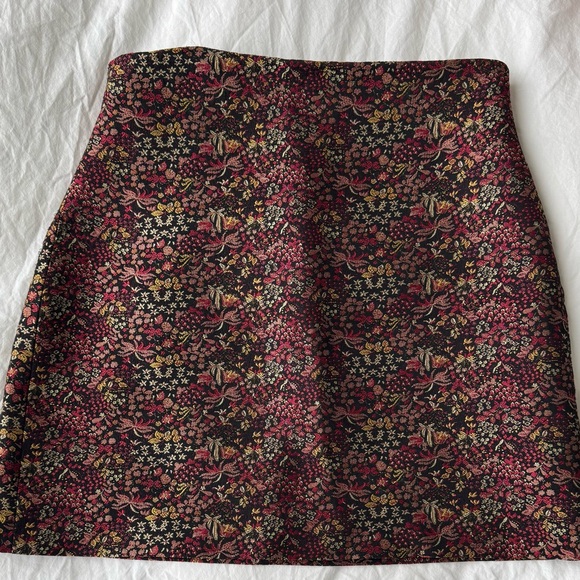 Zara Dresses & Skirts - Zara floral skirt XS